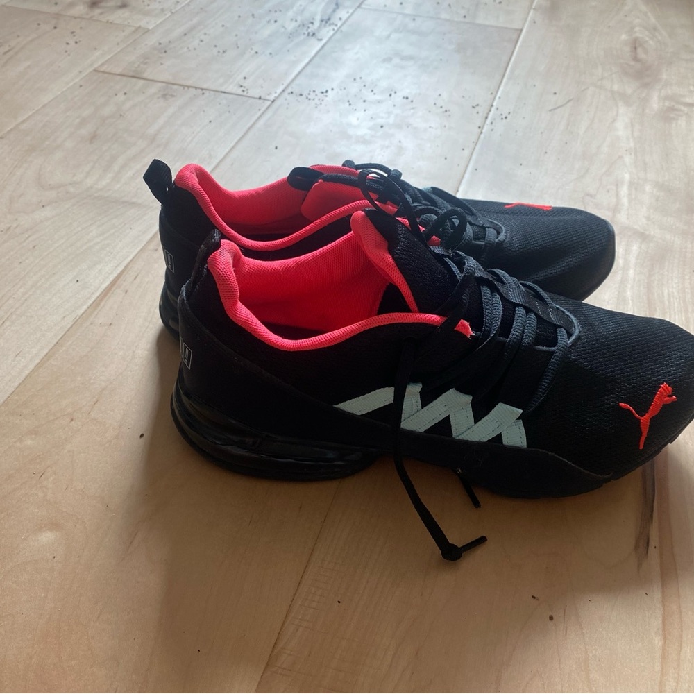 Puma Men's Black and Red Athletic Shoes